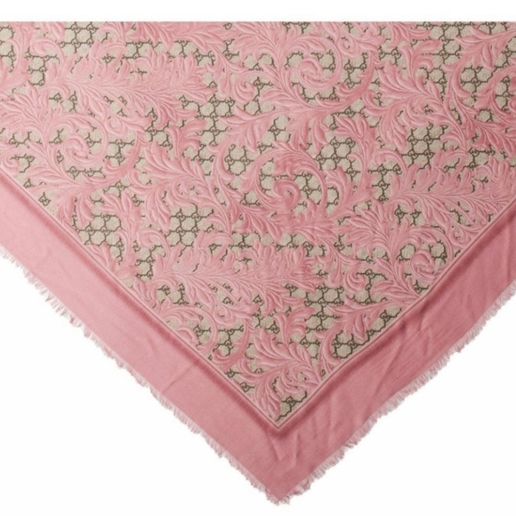 (NWT) Gucci scarf/wrap in size 55"ร55" - Picture 8 of 9